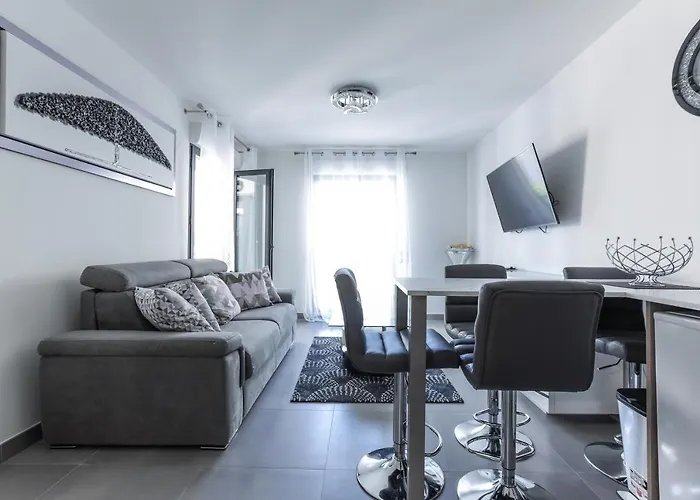 Cannes: Appartement Cosy A 2 Pas De La Croisette